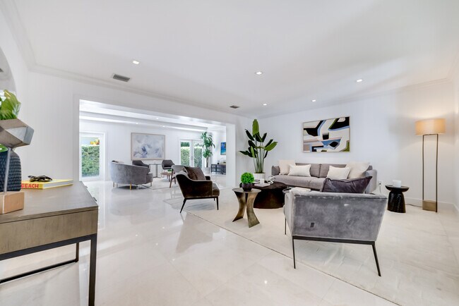 Foto del edificio - 6925 Tordera St
