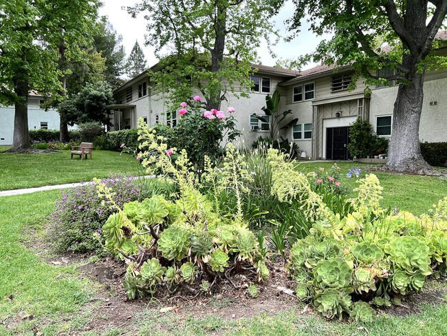 Foto del edificio - 5811 Bowcroft St