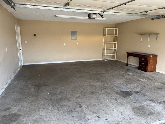 Building Photo - 105 Harmon Cir