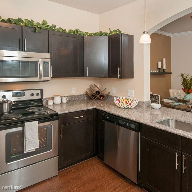 Foto del edificio - 1705 Oak Hill Ln