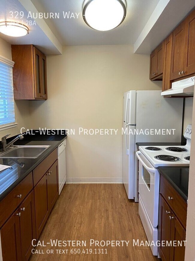Building Photo - Remodeled 2 bed 1.5 bath apartment available