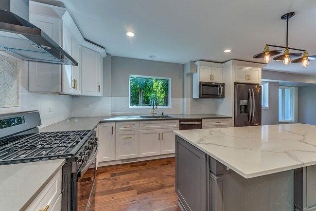Building Photo - 1008 Honest Pleasure Dr