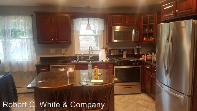 Building Photo - 3 br, 1.5 bath House - 52 Stevens Street