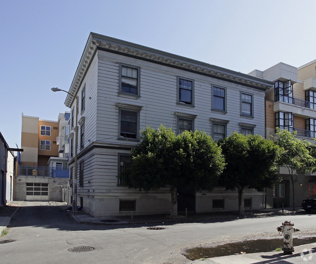 Primary Photo - 665-669A Minna St