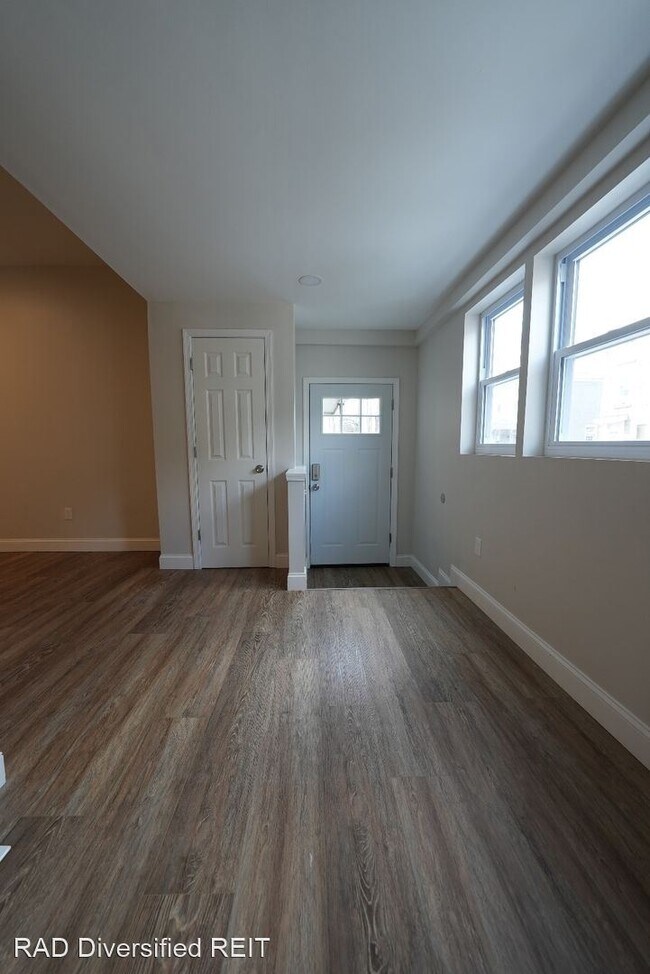 Building Photo - 3 br, 2.5 bath House - 30 E Meehan Ave