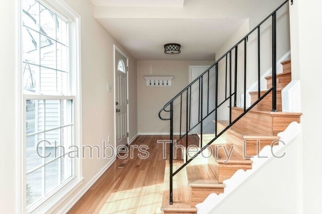 Building Photo - 9766 Oleander Ave
