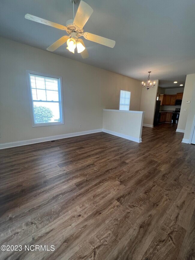 Building Photo - 3011 Pauline Ln