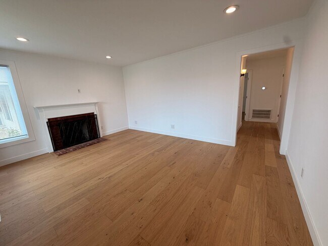 Building Photo - Spacious 4 Bedroom/2Bathroom Home in South San Francisco!
