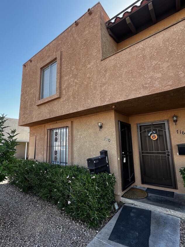 Primary Photo - 720 N Torrey Pines Dr