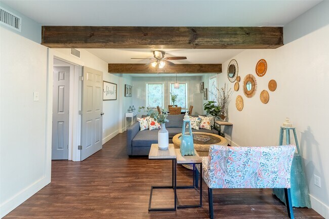 Foto del edificio - 14510 Henry Calfee Dr