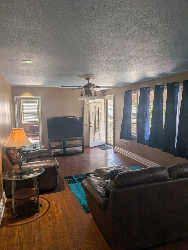 Foto del edificio - FURNISHED HOME IN POPLAR JOHNSON CITY