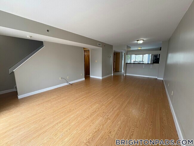 Foto del edificio - 146 N Beacon St