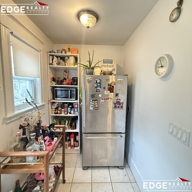 Building Photo - 35 Etna St