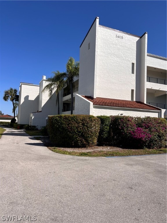 Building Photo - 3605 Boca Ciega Dr