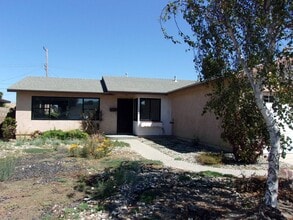 Building Photo - 1409 E Lemon Ave
