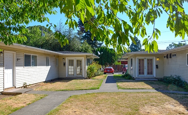 Primary Photo - Lombard Apartments