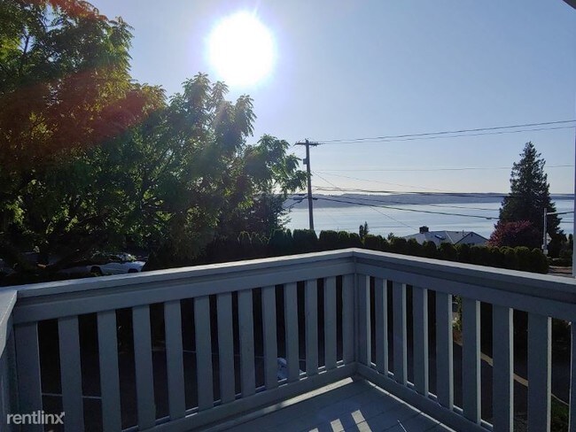 Foto del edificio - 2 br, 1 bath Apartment - 611 5th St 1 Unit 1