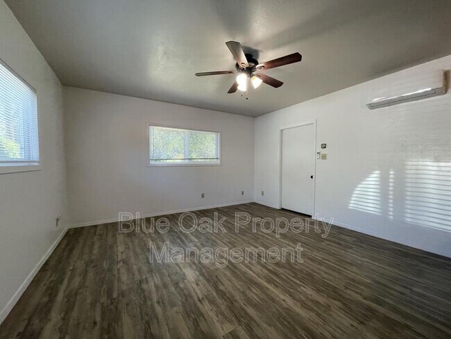 Foto del edificio - 2030 Humboldt Rd