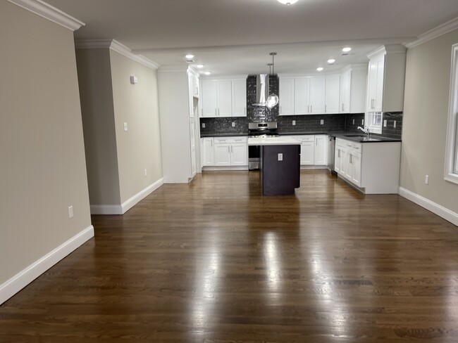 Dinning room - 87 Beech St