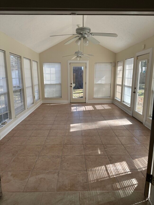Sun Room - 413 Venus Dr