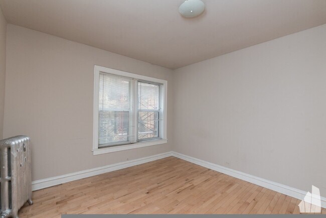 Building Photo - 5682 N Ridge Ave