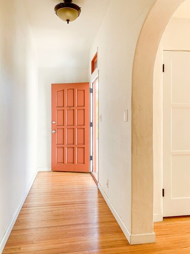 Foto del edificio - Gorgeous & Updated 3 bed Storybook Spanish House in Silverlake w/Views!