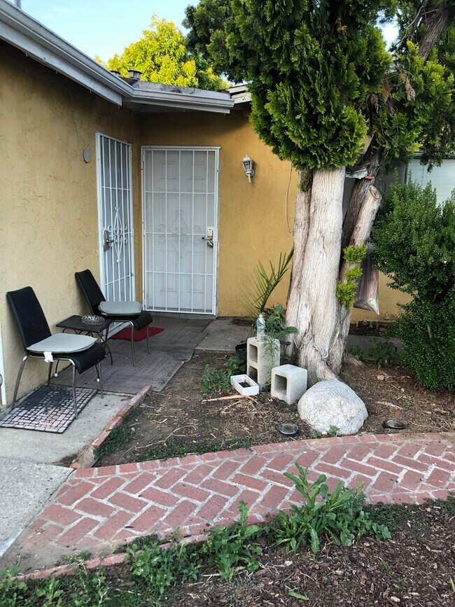 Foto del edificio - 7542 Newcastle Ave