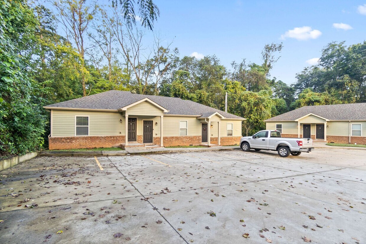800 Martin St Unit C, Clarksville, TN 37040 Room for Rent in