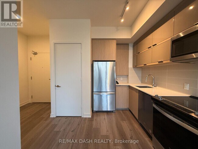 Building Photo - 10 Deerlick Ct