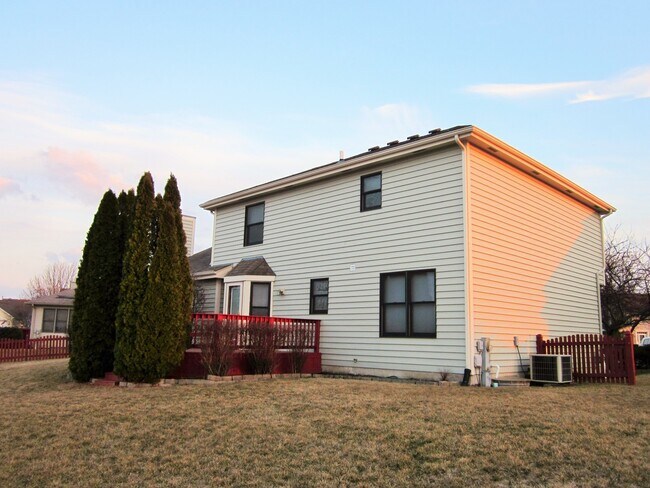 Building Photo - 3690 Baybrook Dr
