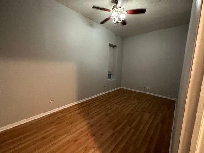 Building Photo - 4837 S Prairie Ave