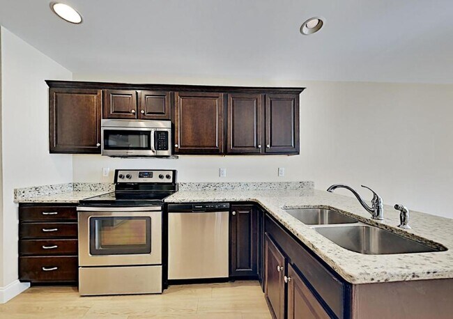 Building Photo - 125 Surrey Ct