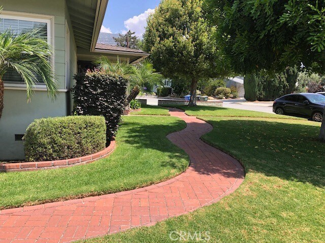 Foto del edificio - 733 W Foothill Blvd