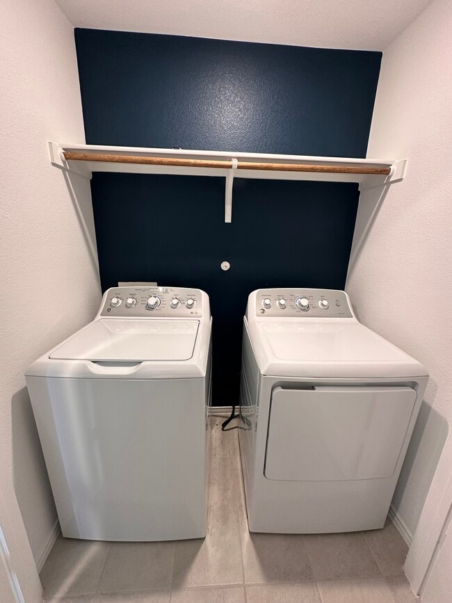 Photo - 8408 Holw Bnd St House