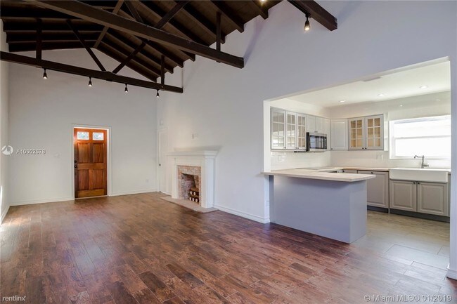 Building Photo - 3 br, 3 bath House - 105 NW 33rd St # B