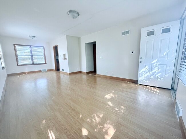 Building Photo - 1171 Bourland Ave