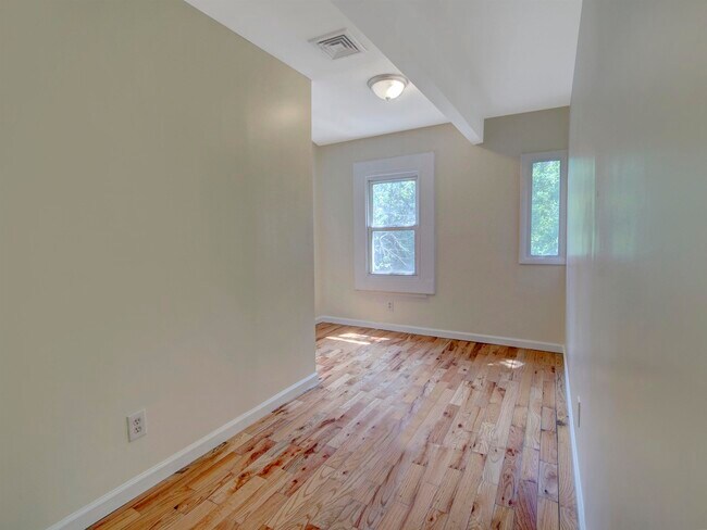 Building Photo - 16 N 9th St