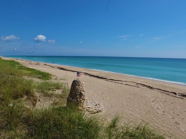 Building Photo - 10102 S Ocean Dr