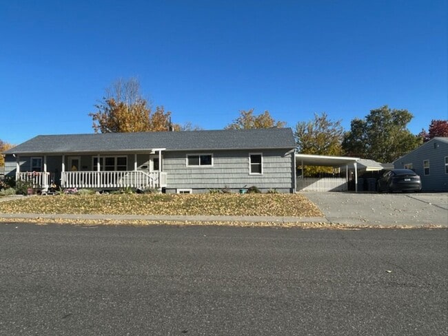 Building Photo - 224go