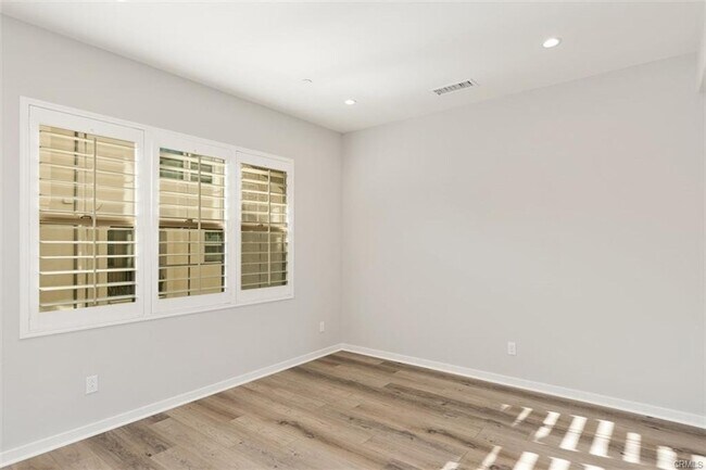 Building Photo - Newer Condo Best Location in Portola Springs