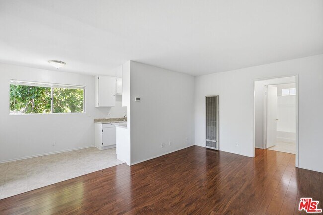 Building Photo - 14551 Vose St