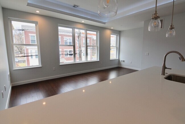 Foto del edificio - 1337 N Franklin St