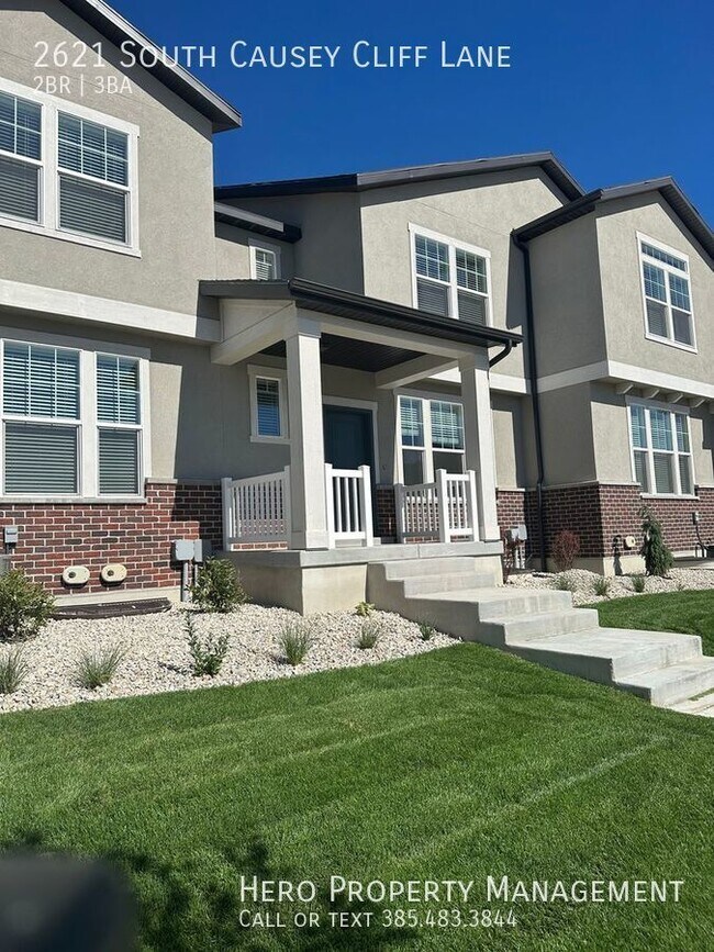 Building Photo - Fantastic GORGEOUS Townhome!