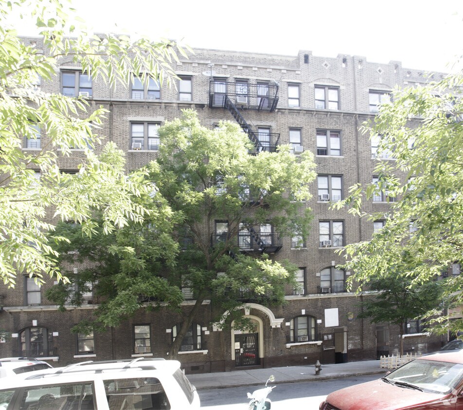 Building Photo - 563 W 191st St