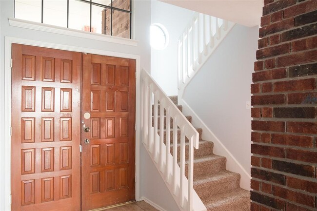 Foto del edificio - 16422 Leamington Ln