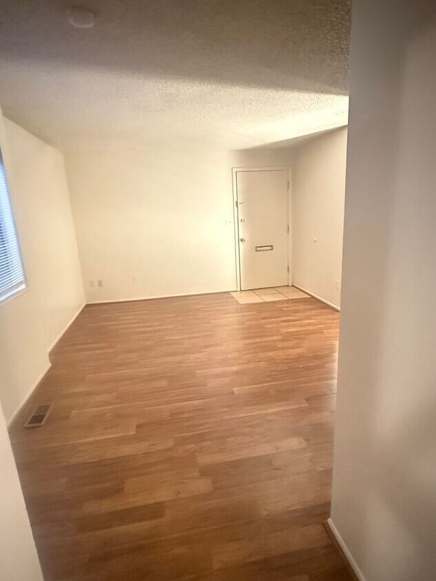 Foto del edificio - 475 E 6th Ave