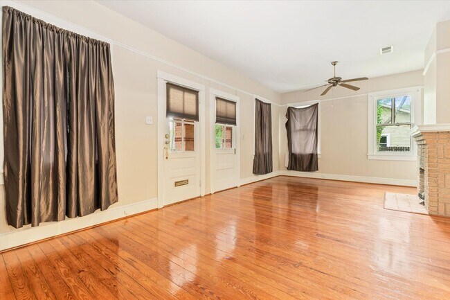 Foto del edificio - MIDTOWN BEAUTY WITH MOTHER IN LAW SUITE
