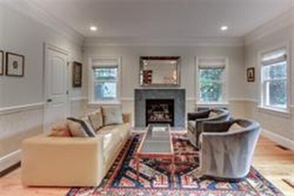 Foto del edificio - 68 Waverley Ave