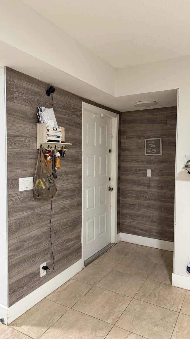 Foto del edificio - 12055 Royal Palm Blvd