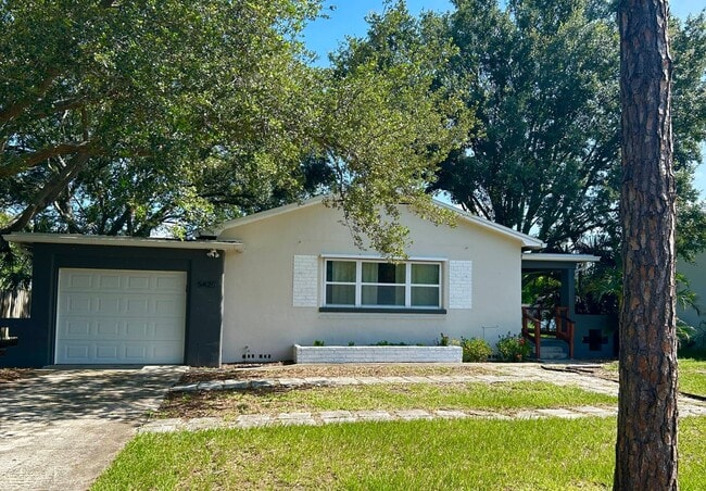 3 bedroom 1 bath home with a large yard an... - 3 bedroom 1 bath home with a large yard an...